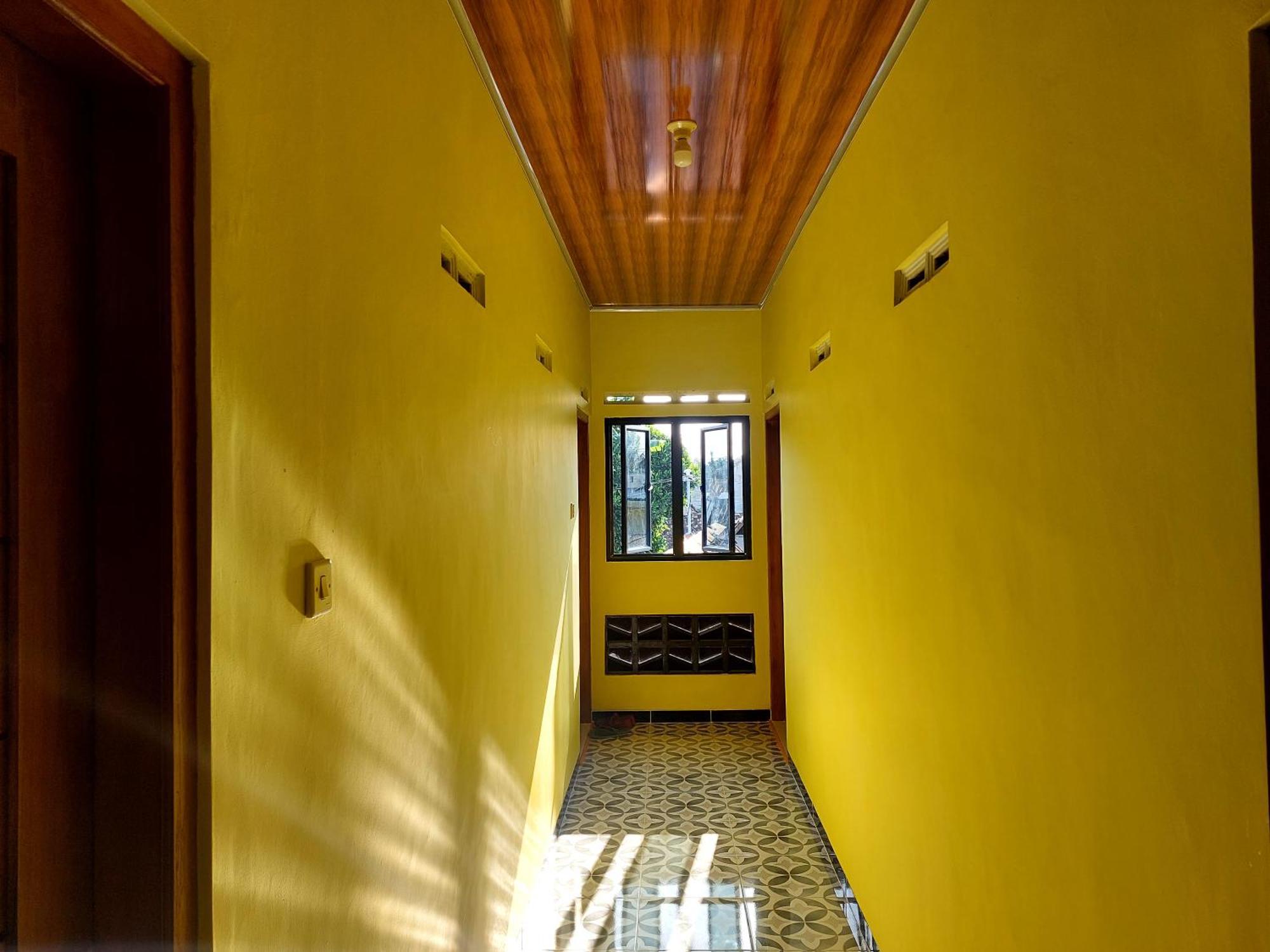 Griya Tugu Jogja Syariah Hotel ยอกยาการ์ตา ภายนอก รูปภาพ