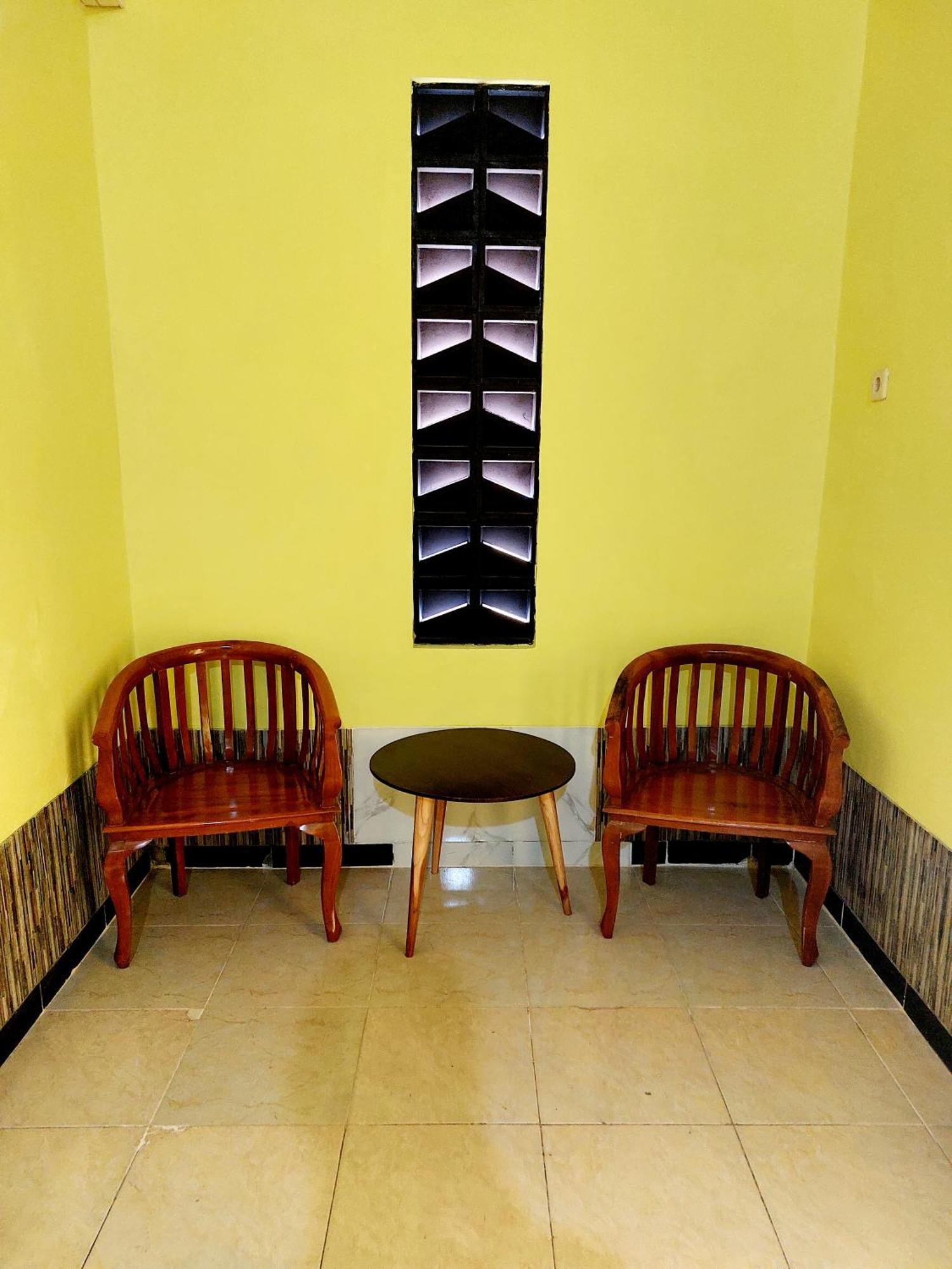 Griya Tugu Jogja Syariah Hotel ยอกยาการ์ตา ภายนอก รูปภาพ